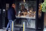 Amsterdam 26 september 2017 
Jaap v Zweden kijkt naar een etalage met daarin horloges