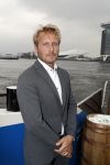 Amsterdam 28 september 2017
Castpresentaie van de Spa ( net 5 serie). De cast bestaat uit Annette Barlo Mattijn Hartemink Eva Marie v d Waal Rein v DuivenbodenDavy Eduard King Juvat Westendorp Beau Schneider Lara Leijs Nzinga Sordam en Eva Bartels.
