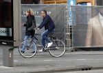 Amsterdam 27 september 2017 
Mustapha Nakhli de bekende voetbalmakelaar van onder andere Hakim Zyjech op de fiets in amsterdam