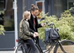 Amsterdam 27 september 2017     
Suzanne Klemann met dochter in amsterdam zuid