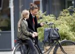 Amsterdam 27 september 2017     
Suzanne Klemann met dochter in amsterdam zuid