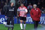 Eindhoven 14 oktober 2000

PSV-NEC 0-0
Wilfred Bouma geblesseerd. links Mart v d Heuvel rechts Tjarda Weber

Peter Smulders bv