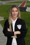 Amsterdam 11 september 2018
Het volledige team van hardlopers voor Only Friends bestaat uit tien personen: zanger Robert Leroy, chef-kok Ramon Beuk, ex-voetbalster Anouk Hoogendijk, eSporter Koen Weijland, Carlos Platier (judoka en winnaar Expeditie Robinson 2017), JoÃ«lle Witschge (deelneemster Expeditie Robinson), huisarts/schrijver/vlogger Rutger Verhoeff, social media influencer Jamie de Boer, Maup van den Berg en Stefan Valk. Ze gaan de marathon van New York lopen.