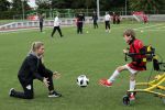 Amsterdam 11 september 2018
Het volledige team van hardlopers voor Only Friends bestaat uit tien personen: zanger Robert Leroy, chef-kok Ramon Beuk, ex-voetbalster Anouk Hoogendijk, eSporter Koen Weijland, Carlos Platier (judoka en winnaar Expeditie Robinson 2017), JoÃ«lle Witschge (deelneemster Expeditie Robinson), huisarts/schrijver/vlogger Rutger Verhoeff, social media influencer Jamie de Boer, Maup van den Berg en Stefan Valk. Ze gaan de marathon van New York lopen.