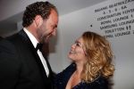 Utrecht 23 september 2018
Premiere Mamma Mia in beatrixtheater. Hoofdrollen zijn er voor Antje Monteiro Jolijn Henneman Sophia Wezer Hilke Bierman Dieter Troubleyn Emiel de Jong en Soy Kroon. Antje met vriend Dennis