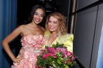 Utrecht 23 september 2018
Premiere Mamma Mia in beatrixtheater. Hoofdrollen zijn er voor Antje Monteiro Jolijn Henneman Sophia Wezer Hilke Bierman Dieter Troubleyn Emiel de Jong en Soy Kroon. Antje met Romy