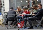 Amsterdam 15 september 2018
Bridget Maasland op terras met haar ouders. Bridget knoeit met hete thee.
