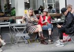 Amsterdam 15 september 2018
Bridget Maasland op terras met haar ouders. Bridget knoeit met hete thee.