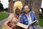 Haarzuilens 12 september 2018
Presentatie cast RTL Kerstshow op kasteel de haar. De cast bestaat uit Carlo Boszhard Buddy Vedder Esmee v Kampen Berget Lewis Pip Pellens Fred v Leer Ger Otte Celinde Schoenmaker en de kerstman.
