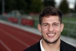 Amsterdam 11 september 2018
Het volledige team van hardlopers voor Only Friends bestaat uit tien personen: zanger Robert Leroy, chef-kok Ramon Beuk, ex-voetbalster Anouk Hoogendijk, eSporter Koen Weijland, Carlos Platier (judoka en winnaar Expeditie Robinson 2017), JoÃ«lle Witschge (deelneemster Expeditie Robinson), huisarts/schrijver/vlogger Rutger Verhoeff, social media influencer Jamie de Boer, Maup van den Berg en Stefan Valk. Ze gaan de marathon van New York lopen.