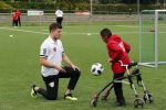 Amsterdam 11 september 2018
Het volledige team van hardlopers voor Only Friends bestaat uit tien personen: zanger Robert Leroy, chef-kok Ramon Beuk, ex-voetbalster Anouk Hoogendijk, eSporter Koen Weijland, Carlos Platier (judoka en winnaar Expeditie Robinson 2017), JoÃ«lle Witschge (deelneemster Expeditie Robinson), huisarts/schrijver/vlogger Rutger Verhoeff, social media influencer Jamie de Boer, Maup van den Berg en Stefan Valk. Ze gaan de marathon van New York lopen.