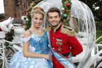 Haarzuilens 12 september 2018
Presentatie cast RTL Kerstshow op kasteel de haar. De cast bestaat uit Carlo Boszhard Buddy Vedder Esmee v Kampen Berget Lewis Pip Pellens Fred v Leer Ger Otte Celinde Schoenmaker en de kerstman.