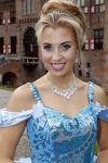 Haarzuilens 12 september 2018
Presentatie cast RTL Kerstshow op kasteel de haar. De cast bestaat uit Carlo Boszhard Buddy Vedder Esmee v Kampen Berget Lewis Pip Pellens Fred v Leer Ger Otte Celinde Schoenmaker en de kerstman.