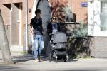 Amsterdam 27 september 2018
Eva Jinek en haar vriend Dexter gaan voor het eerst wandelen met hun zoon Pax.