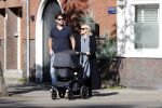 Amsterdam 27 september 2018
Eva Jinek en haar vriend Dexter gaan voor het eerst wandelen met hun zoon Pax.