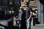 Amsterdam 27 september 2018
Eva Jinek en haar vriend Dexter gaan voor het eerst wandelen met hun zoon Pax.