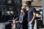 Amsterdam 27 september 2018
Eva Jinek en haar vriend Dexter gaan voor het eerst wandelen met hun zoon Pax.