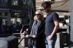 Amsterdam 27 september 2018
Eva Jinek en haar vriend Dexter gaan voor het eerst wandelen met hun zoon Pax.