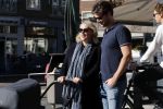 Amsterdam 27 september 2018
Eva Jinek en haar vriend Dexter gaan voor het eerst wandelen met hun zoon Pax.
