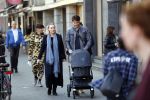 Amsterdam 27 september 2018
Eva Jinek en haar vriend Dexter gaan voor het eerst wandelen met hun zoon Pax.