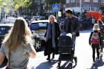 Amsterdam 27 september 2018
Eva Jinek en haar vriend Dexter gaan voor het eerst wandelen met hun zoon Pax.