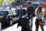 Amsterdam 27 september 2018
Eva Jinek en haar vriend Dexter gaan voor het eerst wandelen met hun zoon Pax.