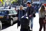 Amsterdam 27 september 2018
Eva Jinek en haar vriend Dexter gaan voor het eerst wandelen met hun zoon Pax.