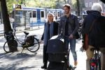 Amsterdam 27 september 2018
Eva Jinek en haar vriend Dexter gaan voor het eerst wandelen met hun zoon Pax.