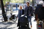 Amsterdam 27 september 2018
Eva Jinek en haar vriend Dexter gaan voor het eerst wandelen met hun zoon Pax.