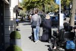 Amsterdam 27 september 2018
Eva Jinek en haar vriend Dexter gaan voor het eerst wandelen met hun zoon Pax.