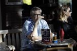 Amsterdam 17 september 2018
Hans v d Togt geniet van sigaretje bitterballen en een biertje op terras.