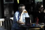 Amsterdam 17 september 2018
Hans v d Togt geniet van sigaretje bitterballen en een biertje op terras.