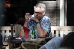 Amsterdam 17 september 2018
Hans v d Togt geniet van sigaretje bitterballen en een biertje op terras.