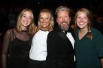 Utrecht 23 september 2018
Premiere Mamma Mia in beatrixtheater. Hoofdrollen zijn er voor Antje Monteiro Jolijn Henneman Sophia Wezer Hilke Bierman Dieter Troubleyn Emiel de Jong en Soy Kroon. Henkjan Smits met vrouw en dochters