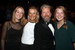 Utrecht 23 september 2018
Premiere Mamma Mia in beatrixtheater. Hoofdrollen zijn er voor Antje Monteiro Jolijn Henneman Sophia Wezer Hilke Bierman Dieter Troubleyn Emiel de Jong en Soy Kroon. Henkjan Smits met vrouw en dochters