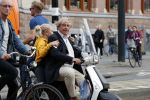 Amsterdam 14 september 2018

Jan Wieger van der Linden met zijn dochter op scooter.