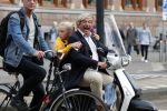 Amsterdam 14 september 2018

Jan Wieger van der Linden met zijn dochter op scooter.