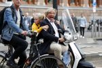 Amsterdam 14 september 2018

Jan Wieger van der Linden met zijn dochter op scooter.