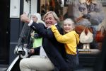 Amsterdam 14 september 2018

Jan Wieger van der Linden met zijn dochter op scooter.