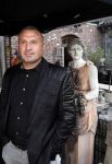 Etten Leur 21 september 2018
Patricia Paay verkoopt in winkels sjans in Etten Leur oude kleding tassen en schoenen van haar zelf.. Klaas Otto was er ook.