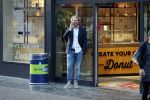Amsterdam 17 september 2018
Leo Alkemade bellend op straat