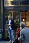 Amsterdam 17 september 2018
Leo Alkemade bellend op straat