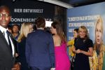 Amsterdam 17 september 2018
Premiere Doris in Tuschinski. De cast bestaat uit oa Tjitske Reidinga Guy Clemens Bracha v Doesburgh Tanik Moree Peter Blok . Linda de Mol kwam met partner Jeroen Rietbergen
