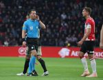 Eindhoven, 23 September 2018 PSV-AJAX Kompetitie, Seizoen 2018-2019 Eindstand 3-0
Luuk de Jong en Danny Makkelie