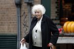 Amsterdam 10 september 2018
Marjan Berk doet boodschappen op de cornelis schuytstraat.