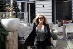 Etten Leur 21 september 2018
Patricia Paay verkoopt in winkels sjans in Etten Leur oude kleding tassen en schoenen van haar zelf.