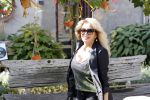 Etten Leur 21 september 2018
Patricia Paay verkoopt in winkels sjans in Etten Leur oude kleding tassen en schoenen van haar zelf.