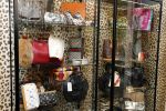 Etten Leur 21 september 2018
Patricia Paay verkoopt in winkels sjans in Etten Leur oude kleding tassen en schoenen van haar zelf.