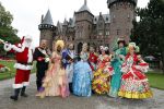 Haarzuilens 12 september 2018
Presentatie cast RTL Kerstshow op kasteel de haar. De cast bestaat uit Carlo Boszhard Buddy Vedder Esmee v Kampen Berget Lewis Pip Pellens Fred v Leer Ger Otte Celinde Schoenmaker en de kerstman.