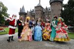 Haarzuilens 12 september 2018
Presentatie cast RTL Kerstshow op kasteel de haar. De cast bestaat uit Carlo Boszhard Buddy Vedder Esmee v Kampen Berget Lewis Pip Pellens Fred v Leer Ger Otte Celinde Schoenmaker en de kerstman.